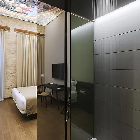 One Shot Mercat Hotel 4*