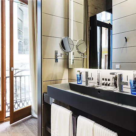 One Shot Mercat מלון 4*