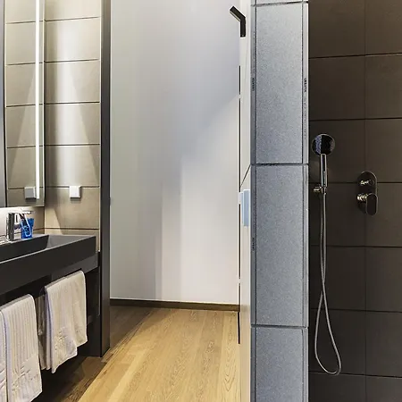 One Shot Mercat 4* Valencia